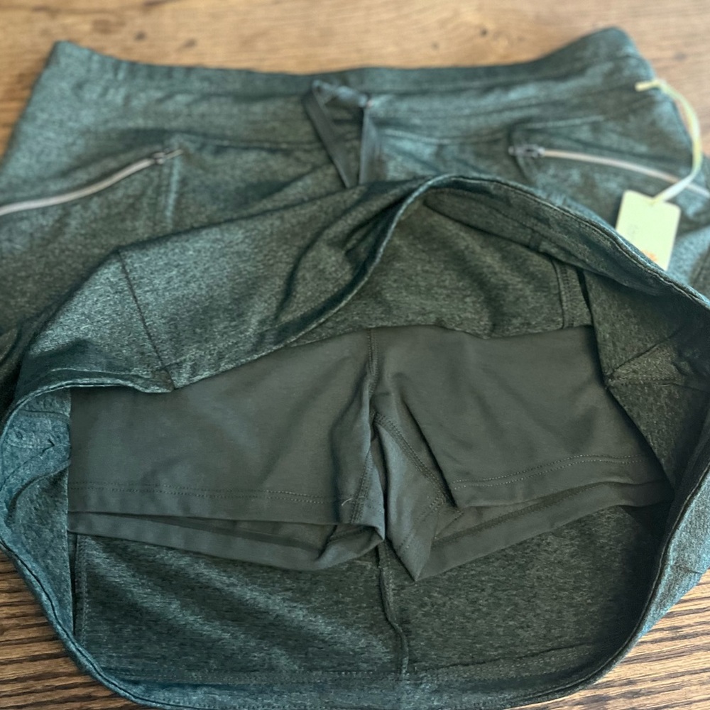 NWT Tangerine Skort I’m Deep Army Green w/ Zippers on the Front!